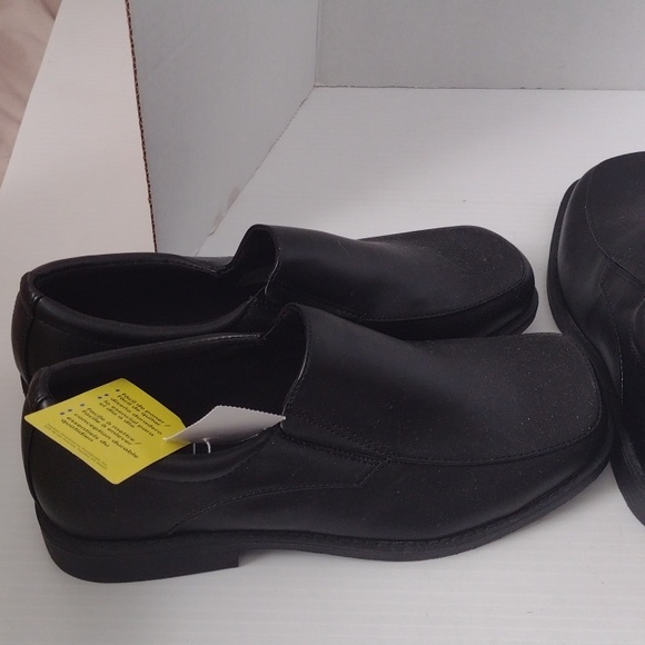 Smart fit boys school shoes black sizes (1) 5 And (2) Size 4. three pairs - Picture 8 of 8